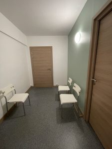 La salle d'attente du cabinet de Marie Courossé, psychologue TCC